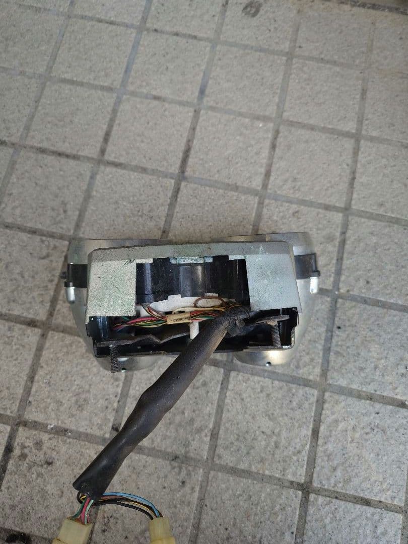 ゼファーΧ純正メーター