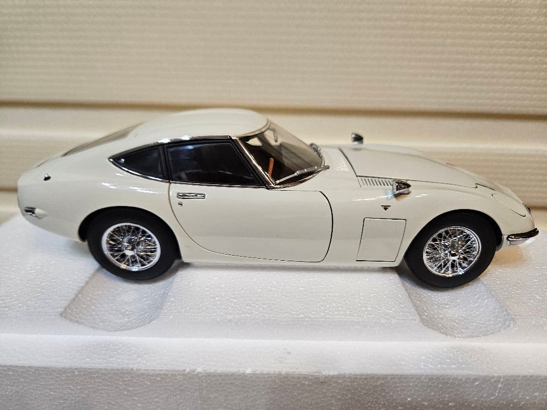 オートアート1:18 TOYOTA 2000GT ワイヤースポークホイール