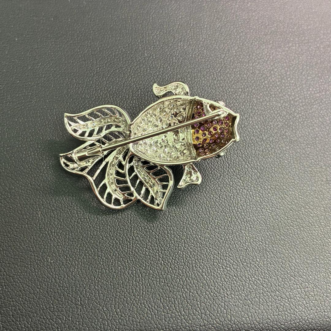 K18WG ルビー＆ダイヤモンド 金魚デザイン ブローチ