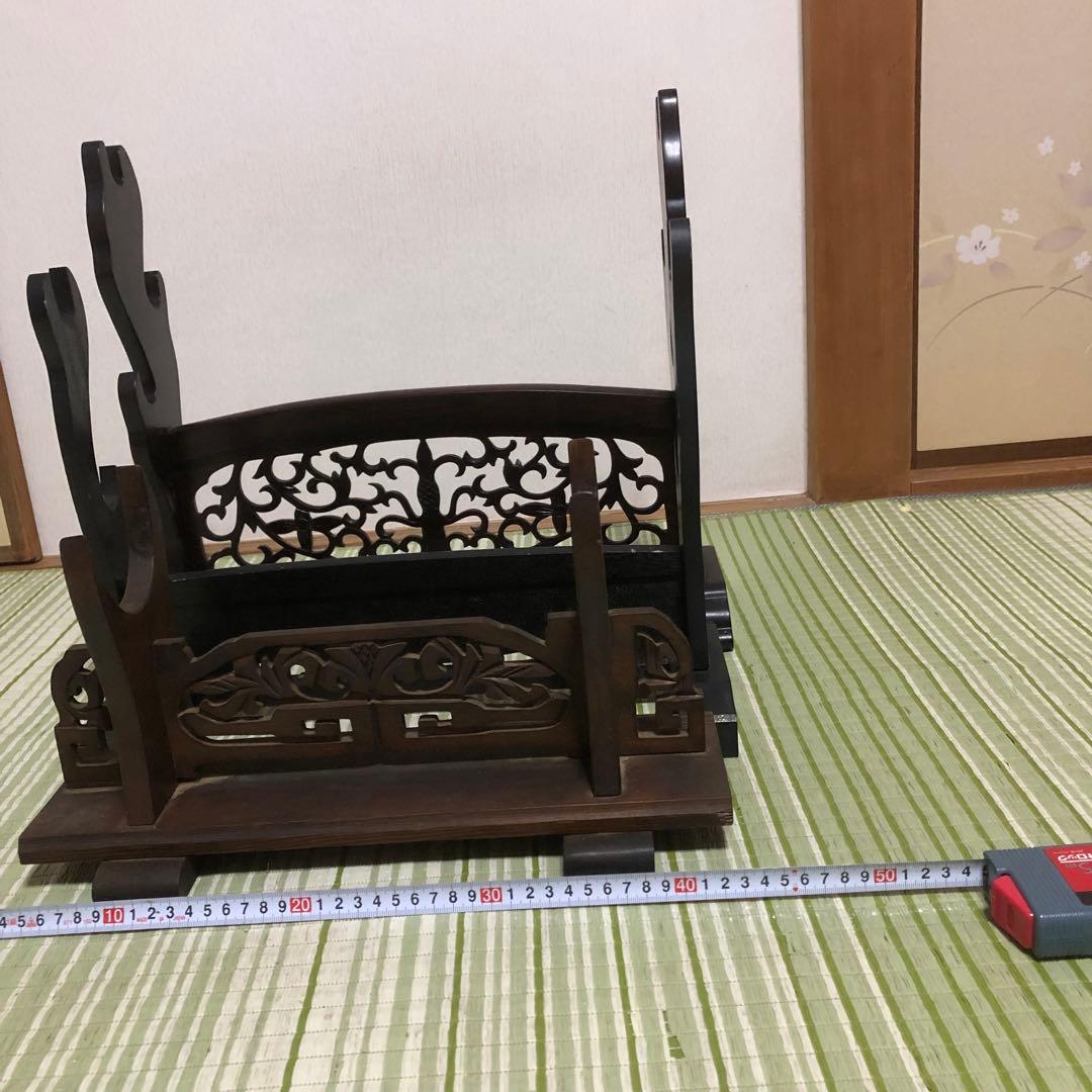 刀台　刀掛け　台座　飾り台　木製　刀立て　刀置き　模造刀置き　水牛の角置　唐木風