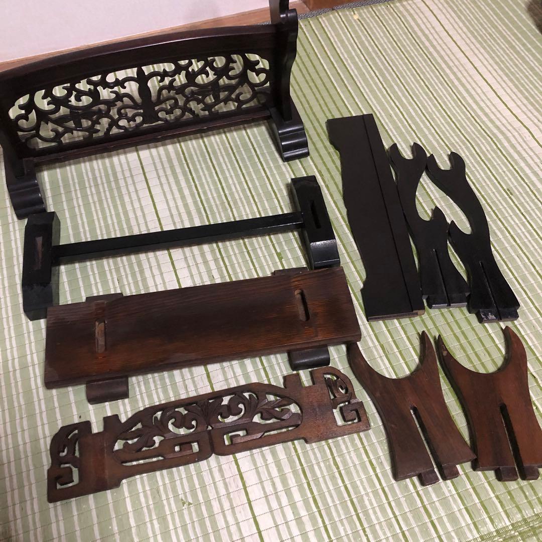 刀台　刀掛け　台座　飾り台　木製　刀立て　刀置き　模造刀置き　水牛の角置　唐木風