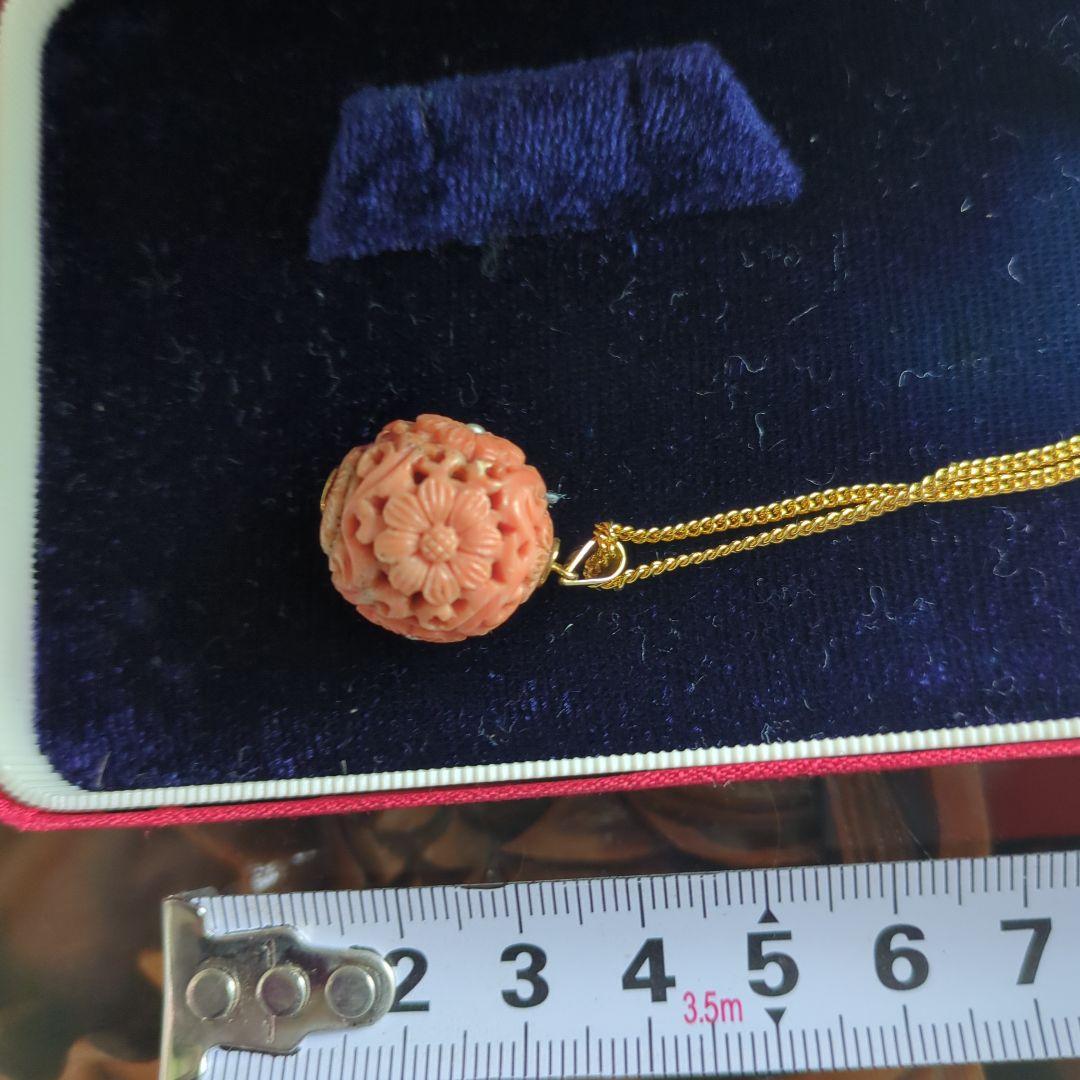 アンティーク　ビンテージ昔の珊瑚ネックレス　透かし彫り菊の花細工