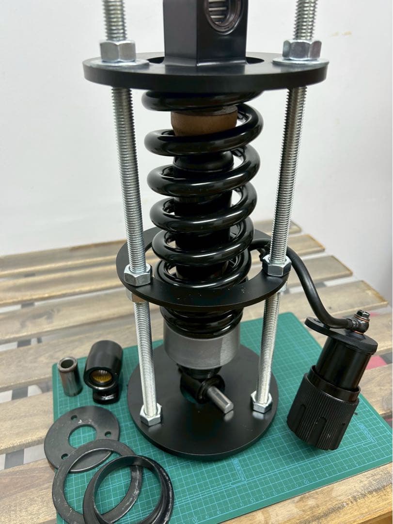 FXBR117ブレイクアウトローダウンキット組込済みの純正サスペンション