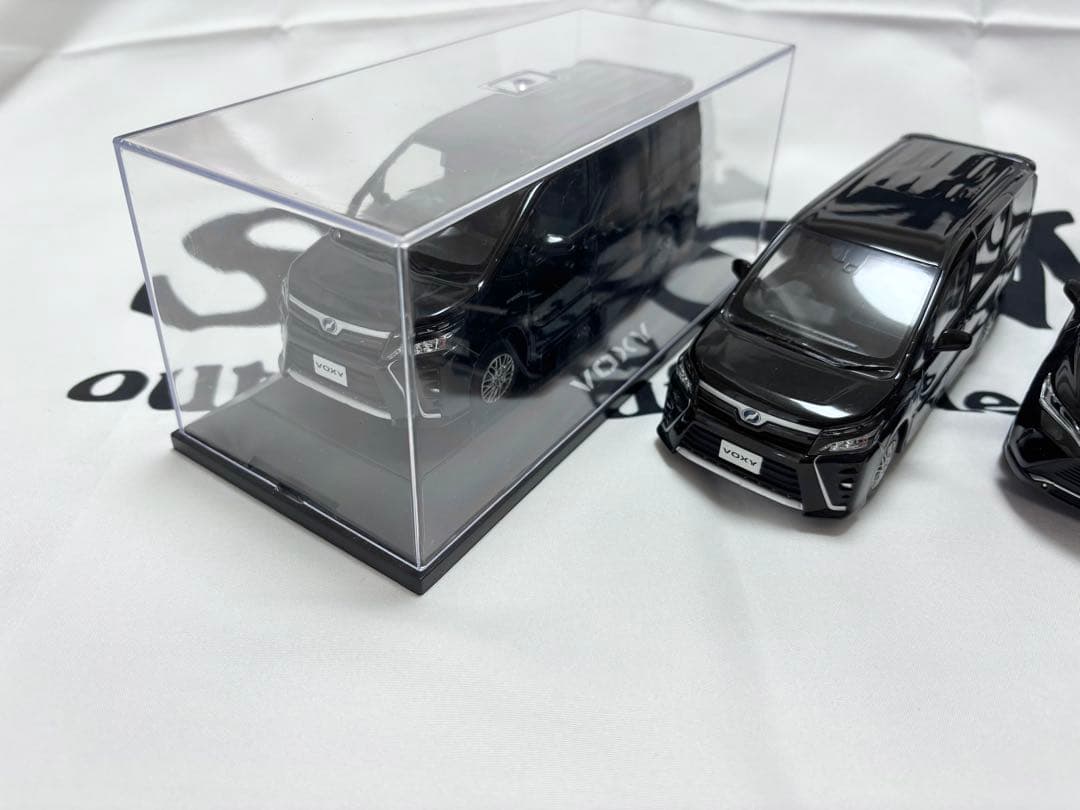 トヨタ カラーサンプル ミニカー 6台セット ヴォクシー ハリアー ヤリス