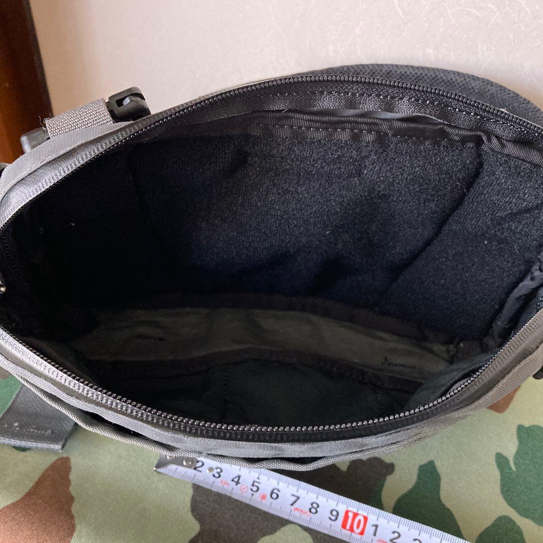 碓氷 雪乃　Lii Gear Mr Control グレー　ポーチ