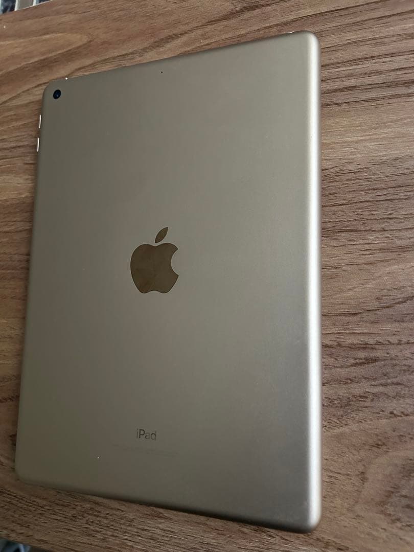 ゴールド iPad 第5世代 Wi-Fi 本体 32gb