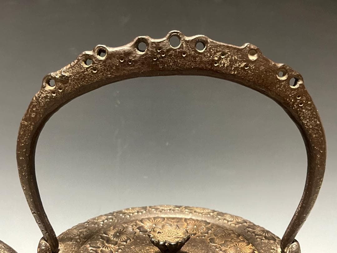 【未使用】南部鉄瓶 中村徳次郎 造 立徳 虫食平打提手 桜尽紋様 鉄瓶