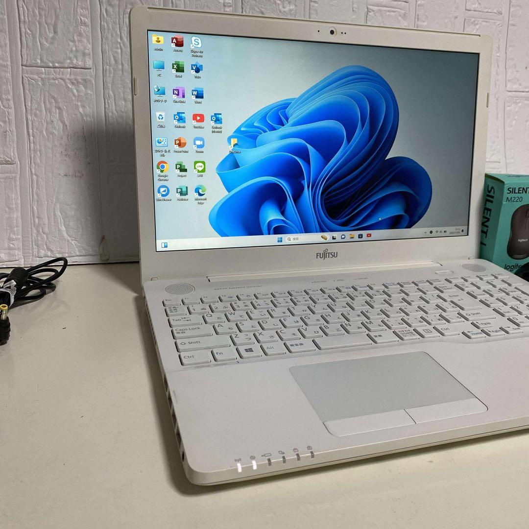 Windows11 オフィス付き　SSDサクサク起動　美品　富士通ノートPC