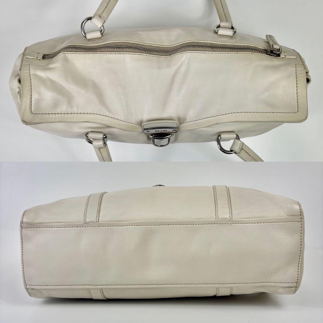 プラダ 三角ロゴ ショルダーバッグ ハンドバッグ 肩掛け Y2K ホワイト 白