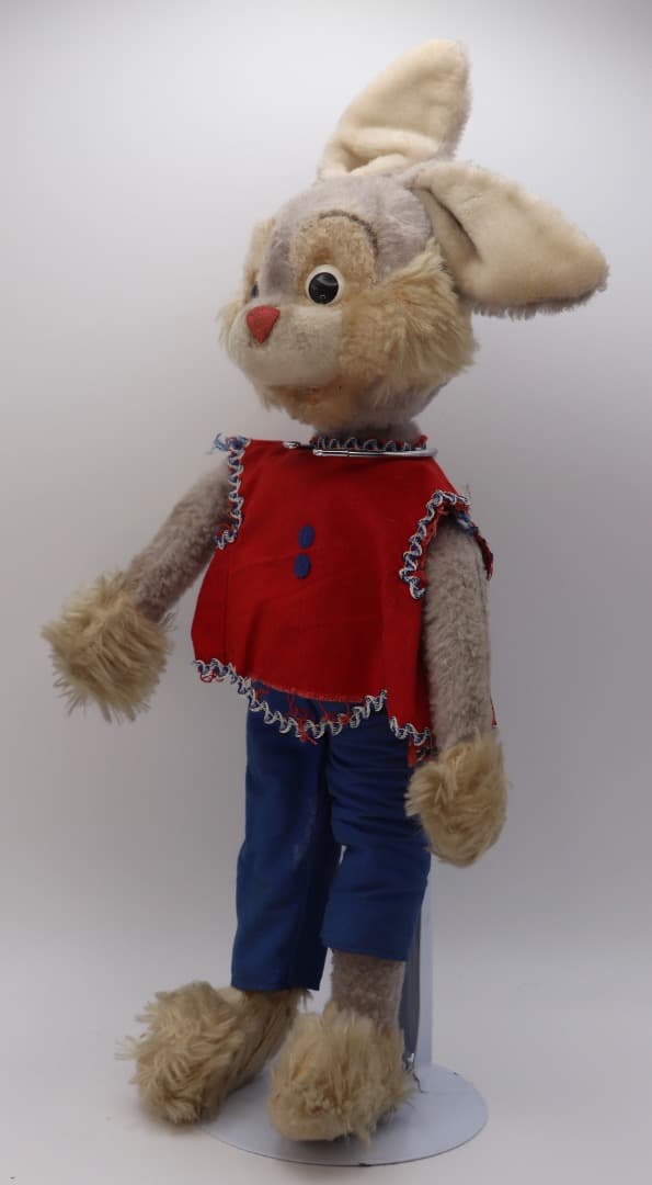 ウサギのぬいぐるみ人形
