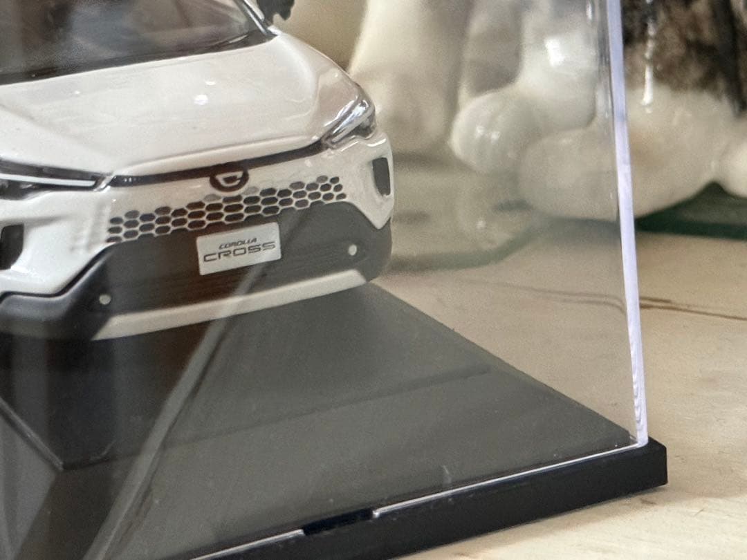 新型COROLLA CROSS ホワイトパールマイカ 1/30 カラーサンプル