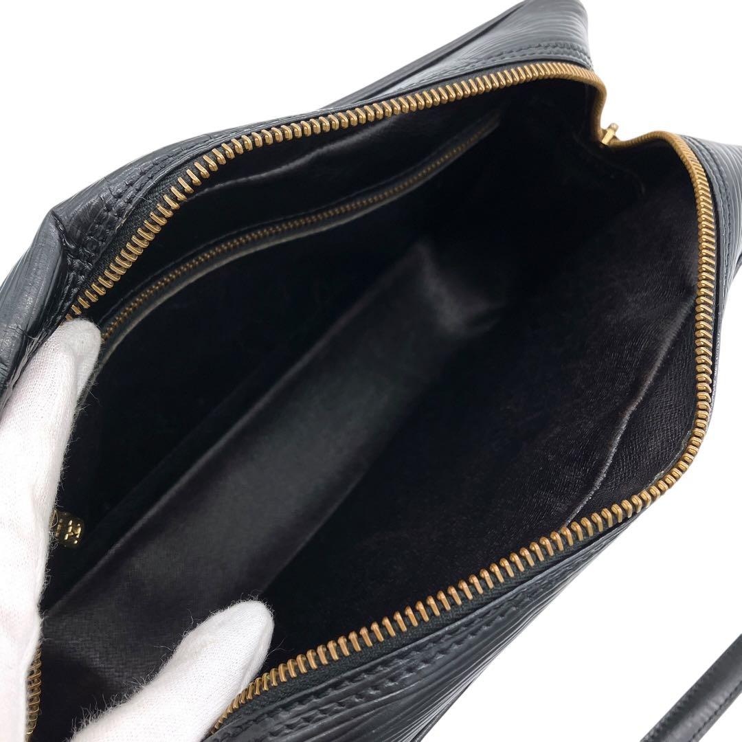 【LOUIS VUITTON】トロカデロ27 エピ　ショルダーバッグ　黒色