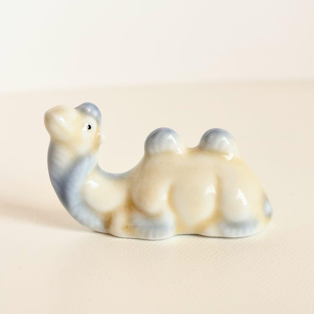 キャメルの陶器置物セット