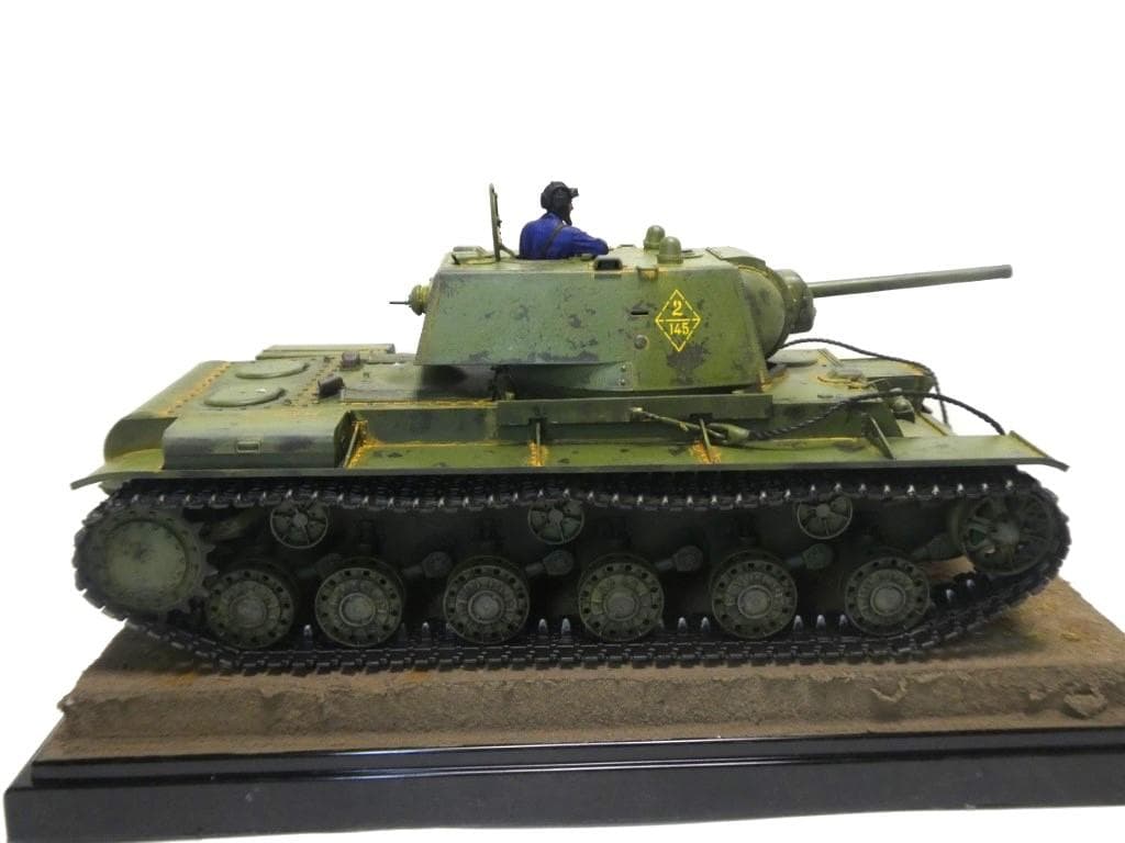 タミヤ 1/35 ソビエト重戦車 KV-1 1941年型 初期生産車 完成品