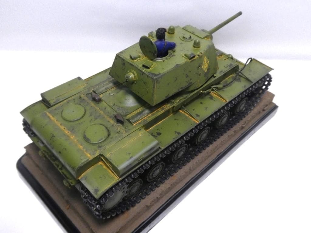 タミヤ 1/35 ソビエト重戦車 KV-1 1941年型 初期生産車 完成品