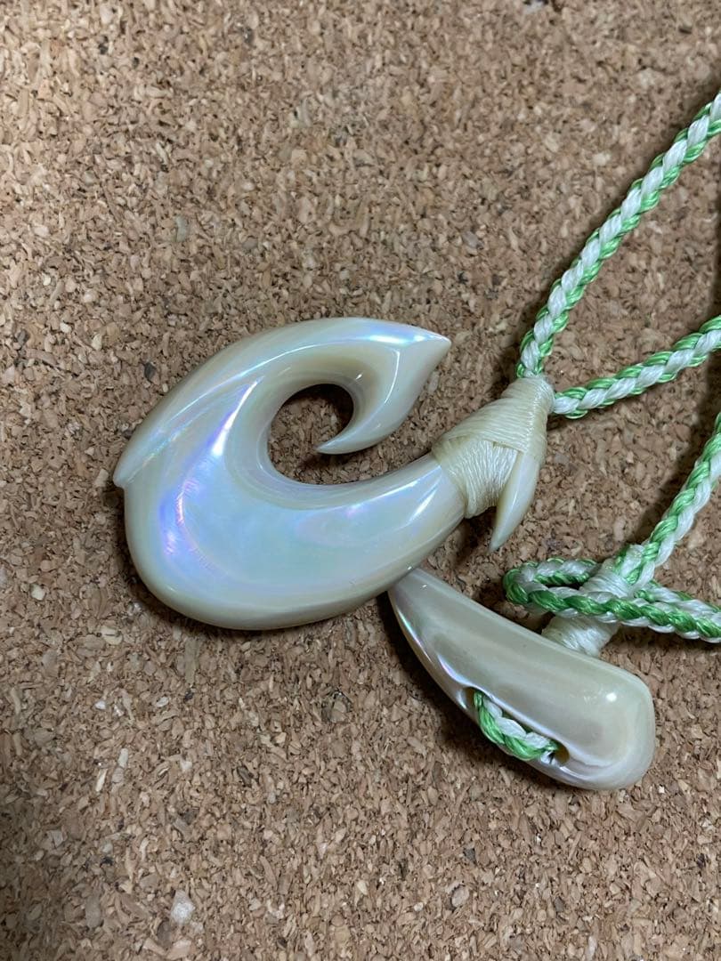 夜光貝ネックレス(ys31)シェルカービング、ボーンカービング