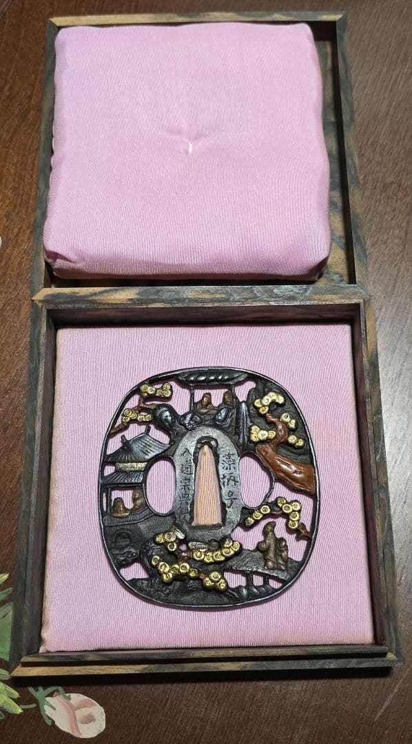 藻柄子入道宗典の鍔　秀逸 刀装具 銘：江州彦根住 藻柄子入道宗典製