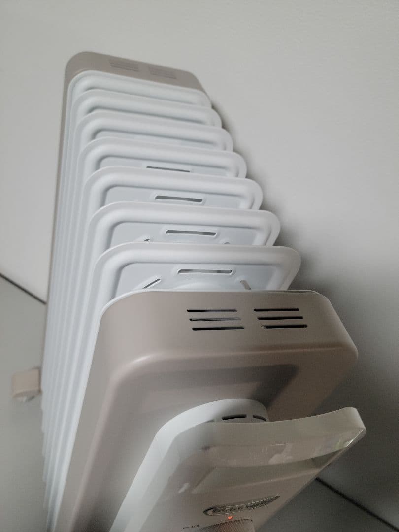 美品 デロンギ オイルヒーター ヴェルティカルド RHJ21F0812-WH