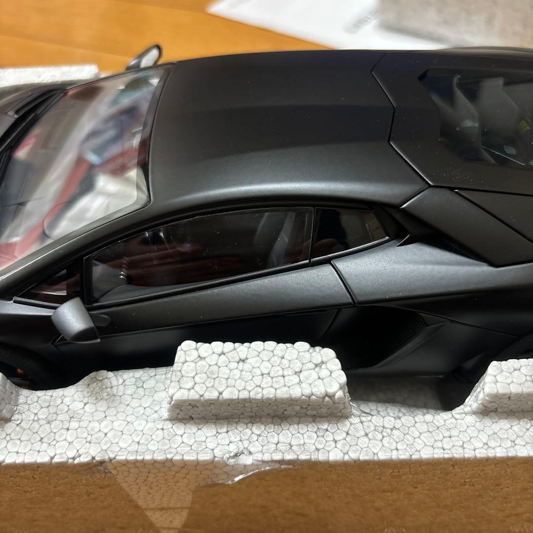 オートアートアベンタドール　LP700-4ランボルギーニ1:18ブラック