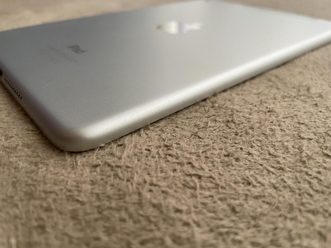 iPad本体 iPad mini 4 128GB Wi-Fi + Cellular