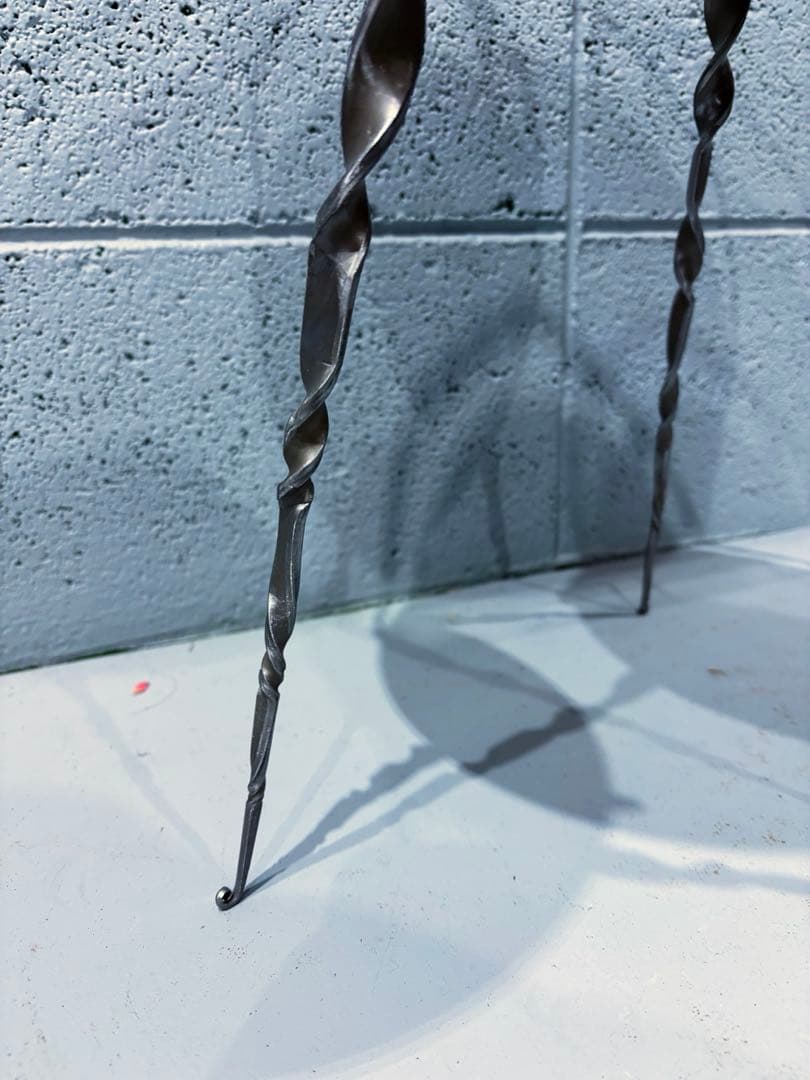 インダストリアルなサイドテーブル　コーヒーテーブル　観葉植物置き台ナイトテーブル