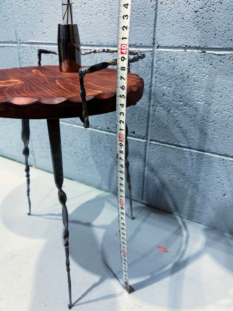 インダストリアルなサイドテーブル　コーヒーテーブル　観葉植物置き台ナイトテーブル