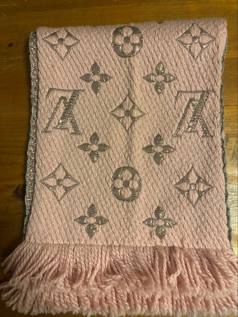 LOUIS VUITTON ピンク マフラー ルイヴィトン ロゴマニア
