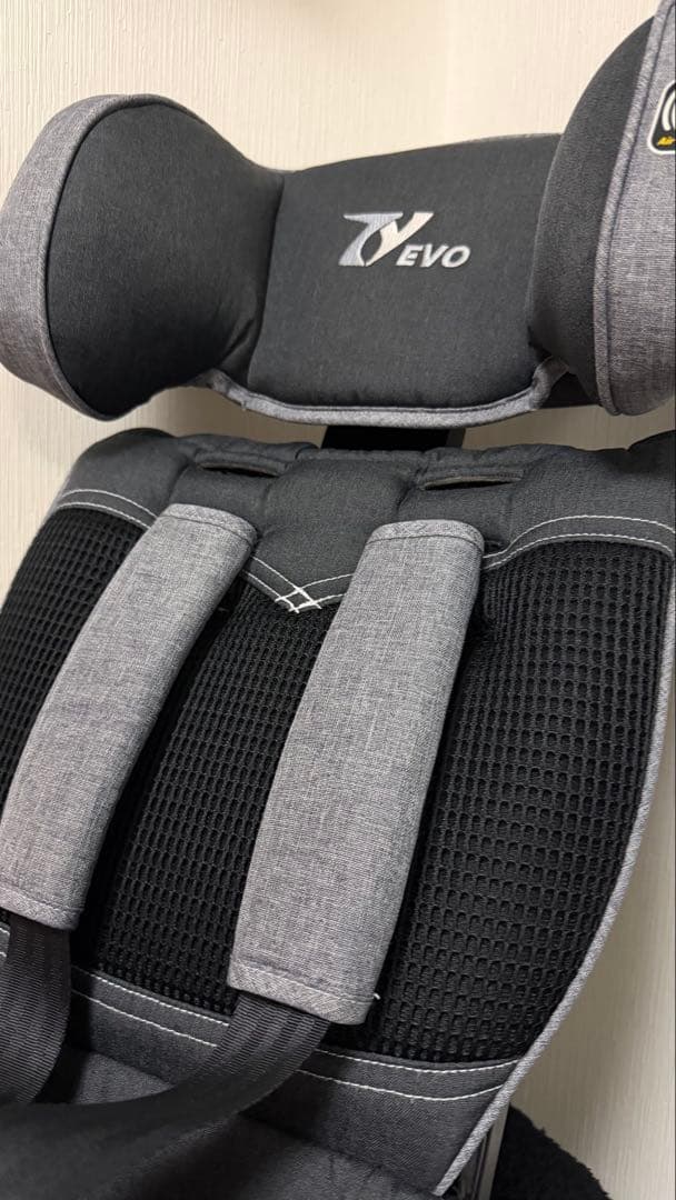 【火曜日まで】EVO 車用チャイルドシート トラベルベスト　サンドグレー