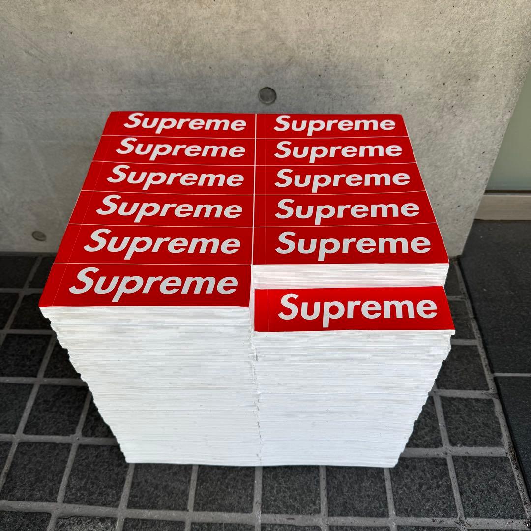 サイドテーブル・ナイトテーブル・ローテーブル Supreme Rotary Hero Sticker Bricks Stool