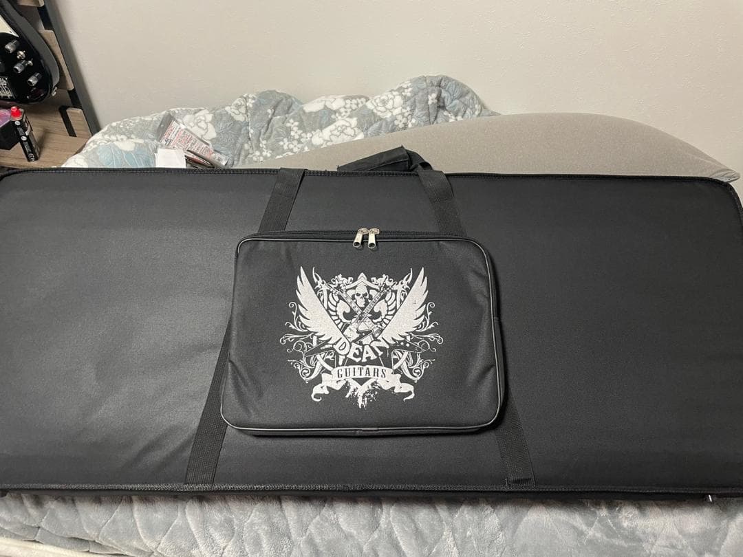 Dean V Custom (2019) - ヴィンテージホワイト