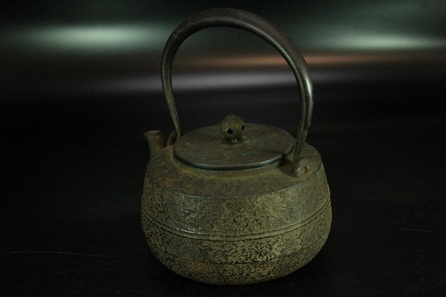 大講堂 横文字 鉄瓶(K-LC591)