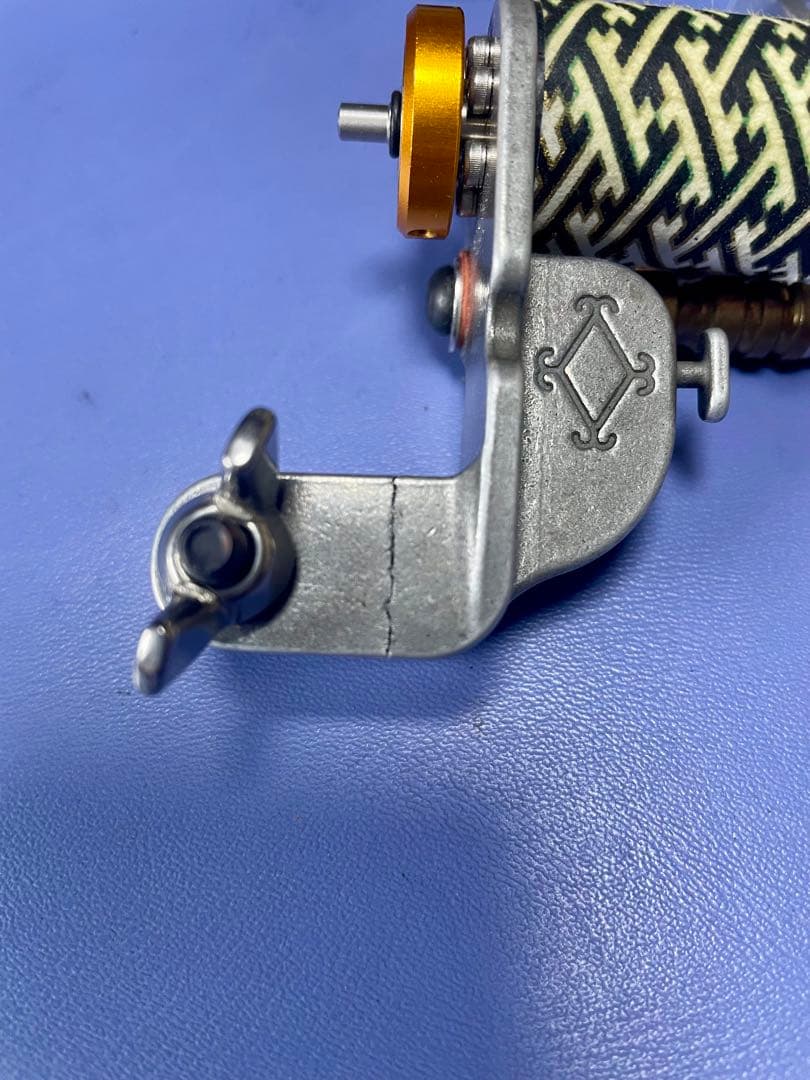 wizardクインケV1アルミCam&DarkLabグリップ　タトゥーマシン