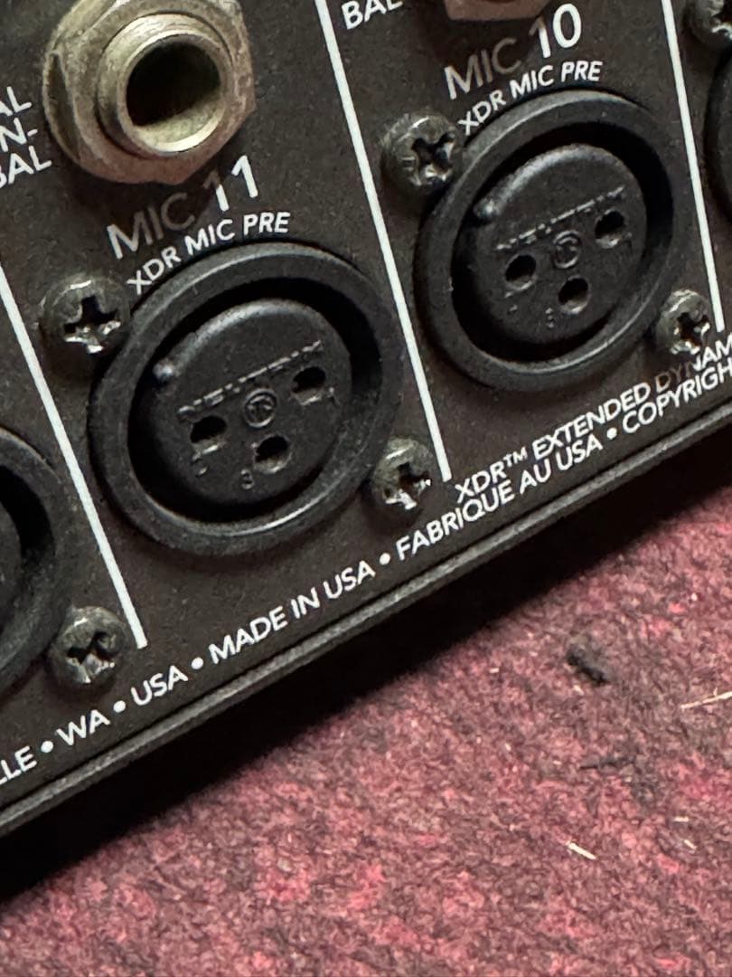 MACKIE 1604-VLZ PRO アナログミキサー ラック用ブラケット付き