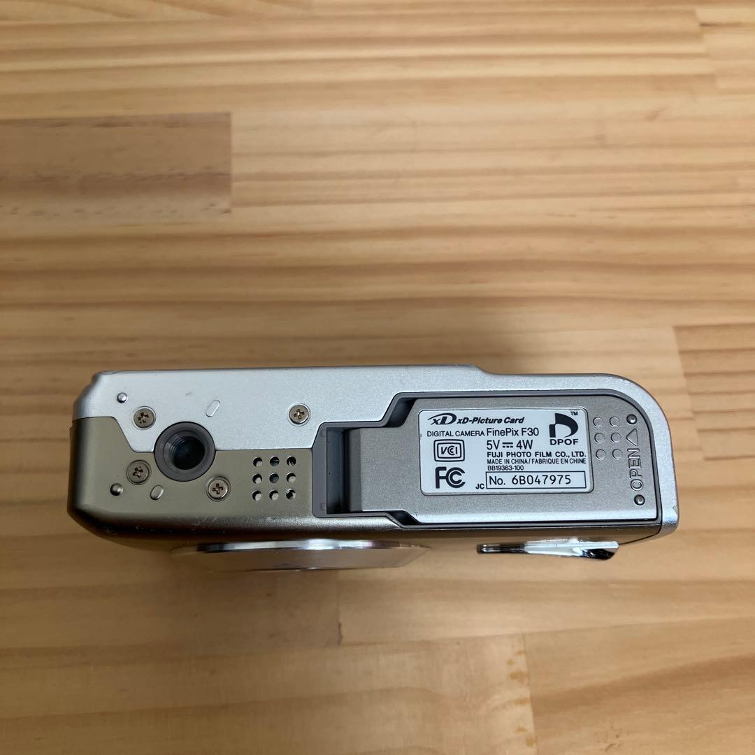 FUJIFILM FinePix F30デジタルカメラ
