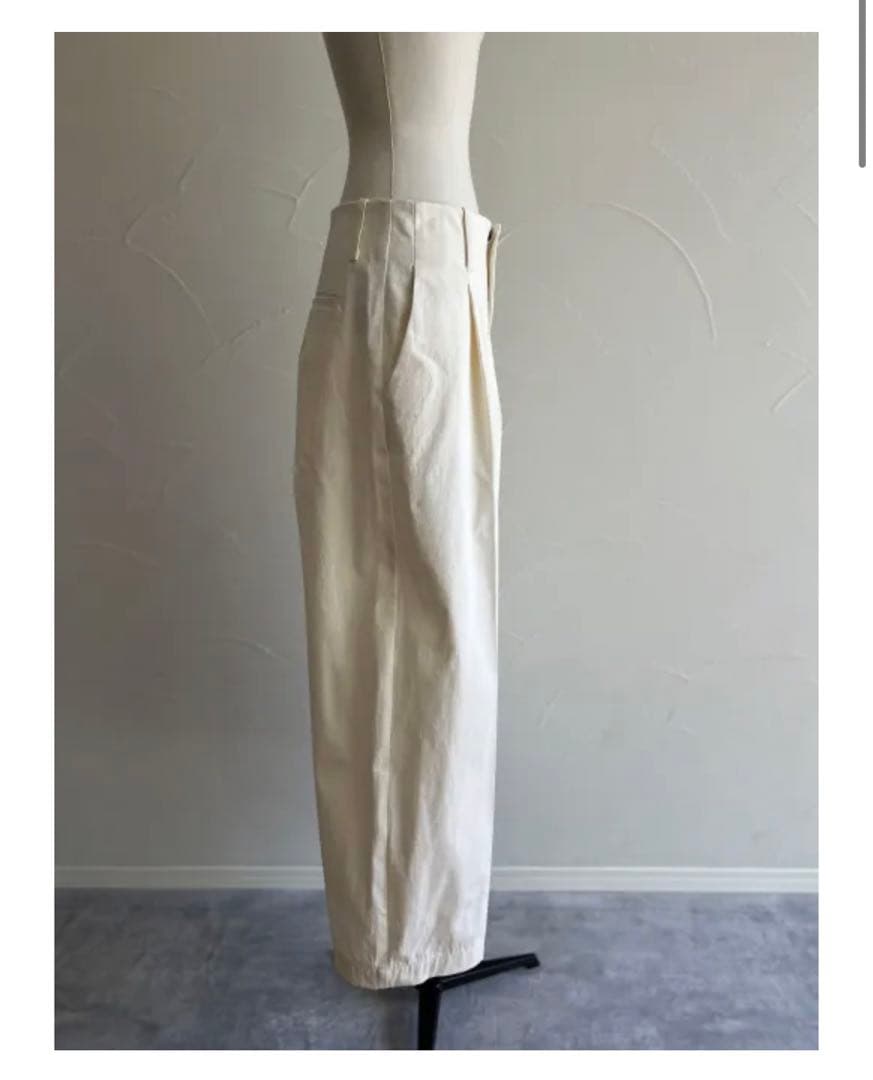 【てん】【新品】JULYNINE チノパン/アッシュホワイト　Ｍサイズ