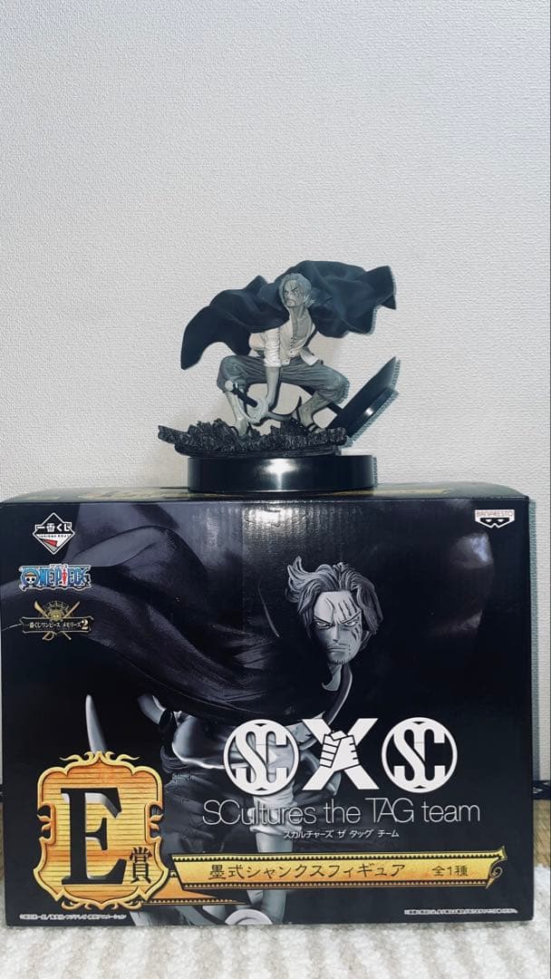 シャンクス REDシリーズ フィギュア 箱付き