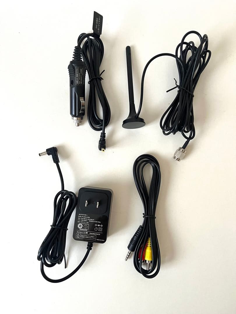 【新品同等】⭐︎YAMAZEN Qriom 14インチ ポータブルテレビケーブル付