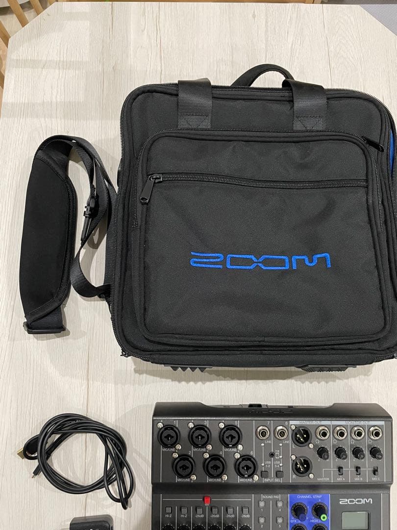 ZOOM LiveTrak L-8 ミキサー　ケース付き