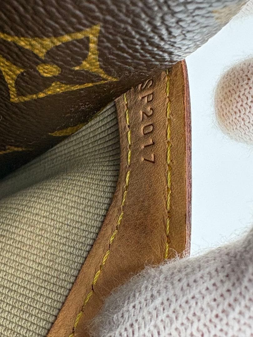 【華】Louis Vuittonモノグラム ショルダーバッグ リポーター