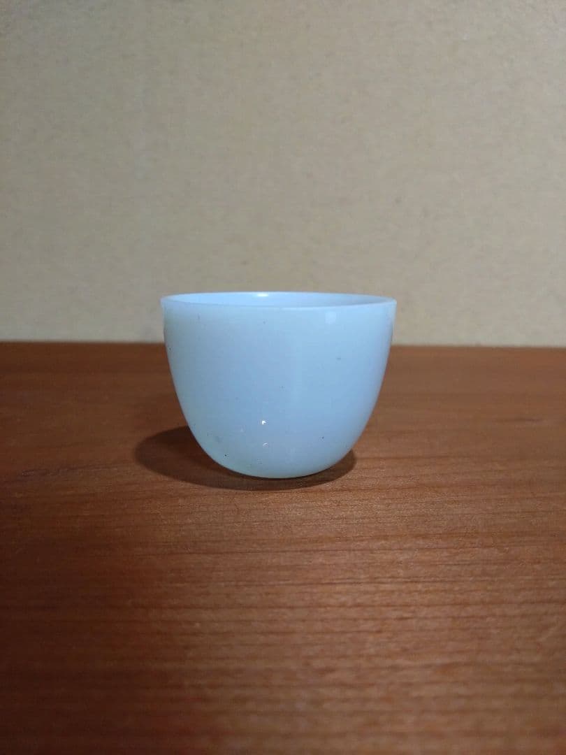 江戸ガラス 型吹き 乳白色盃 猪口