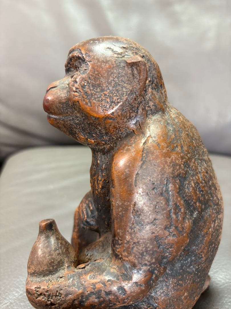 瓢箪を持つ猿　置物