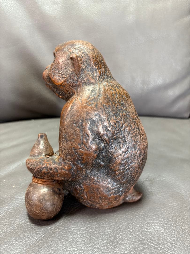 瓢箪を持つ猿　置物