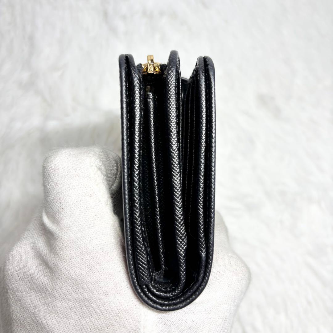✨美品✨ プラダ 二つ折り L字 サフィアーノ レザー ブラック 金具ロゴ 黒