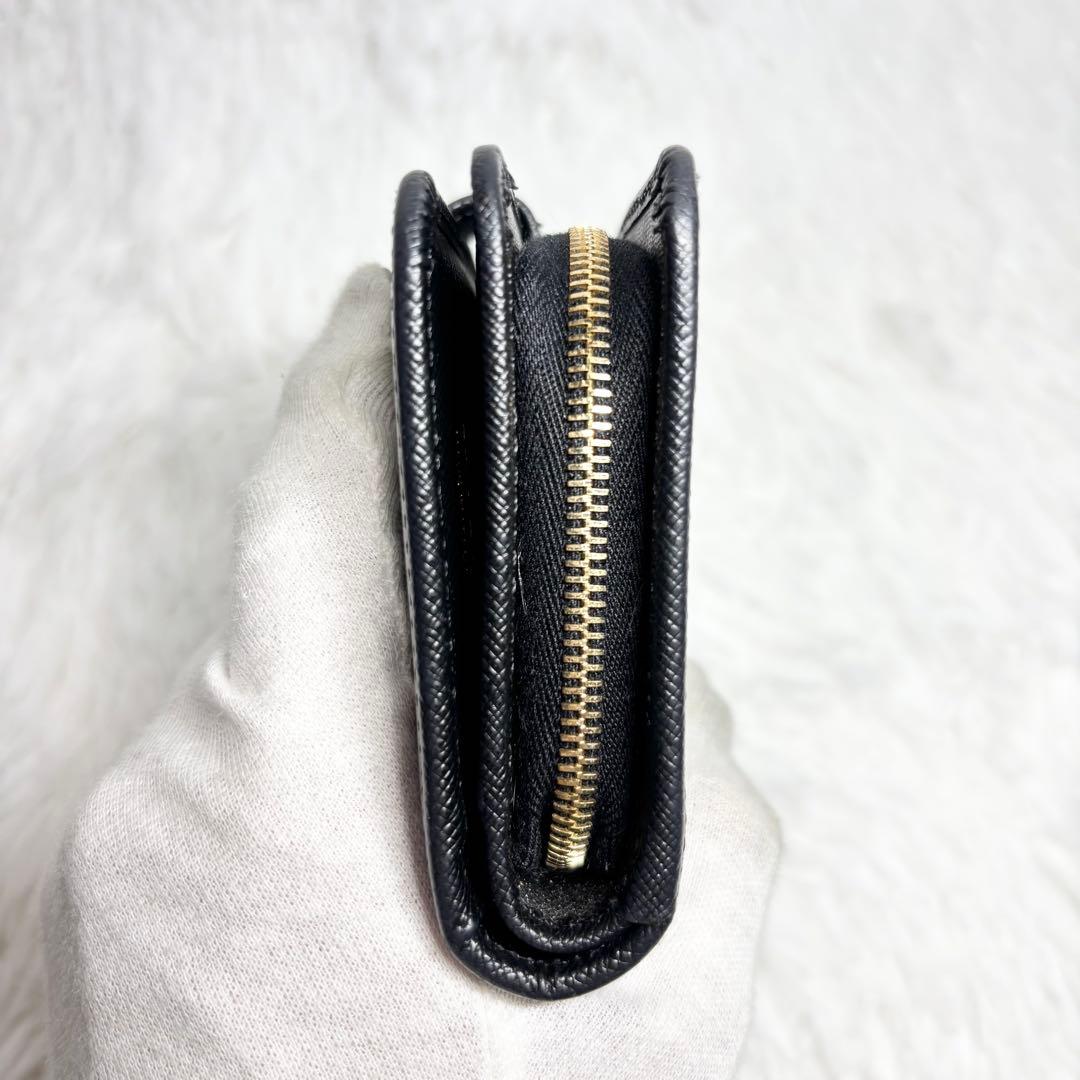 ✨美品✨ プラダ 二つ折り L字 サフィアーノ レザー ブラック 金具ロゴ 黒