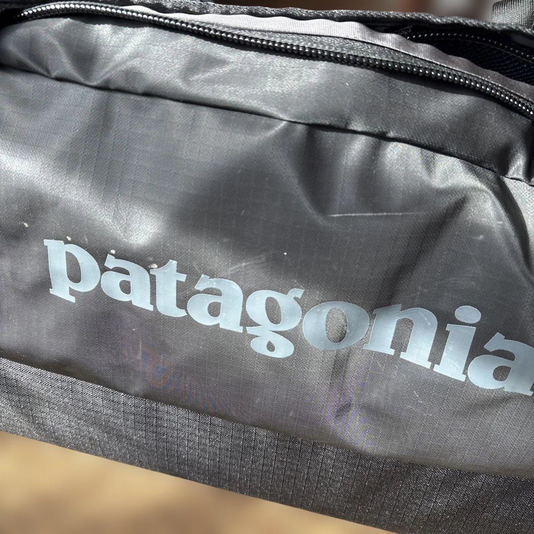 Patagonia 70L ブラックホール・ウィールド・ダッフル［状態良好］