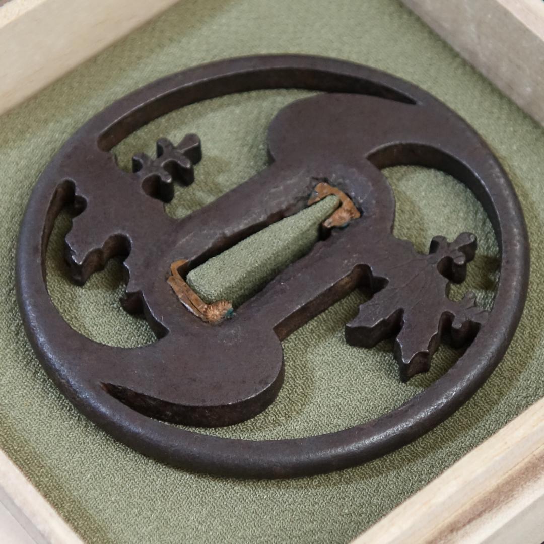 【 桐巴透鐔 無銘 後代肥後 】(鑑定書有) 鍔 鐔 刀装具 武具 骨董 江戸