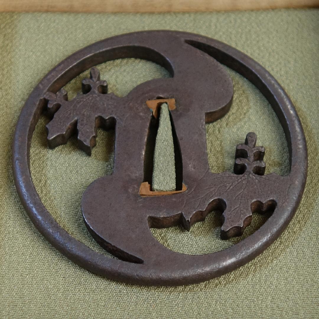 【 桐巴透鐔 無銘 後代肥後 】(鑑定書有) 鍔 鐔 刀装具 武具 骨董 江戸