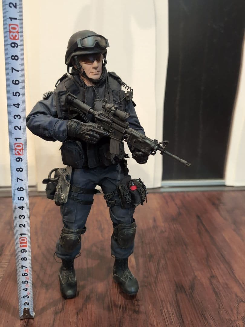 さ*ら様 ・SWAT フィギュア ・ホットトイズ ・1/6スケール
