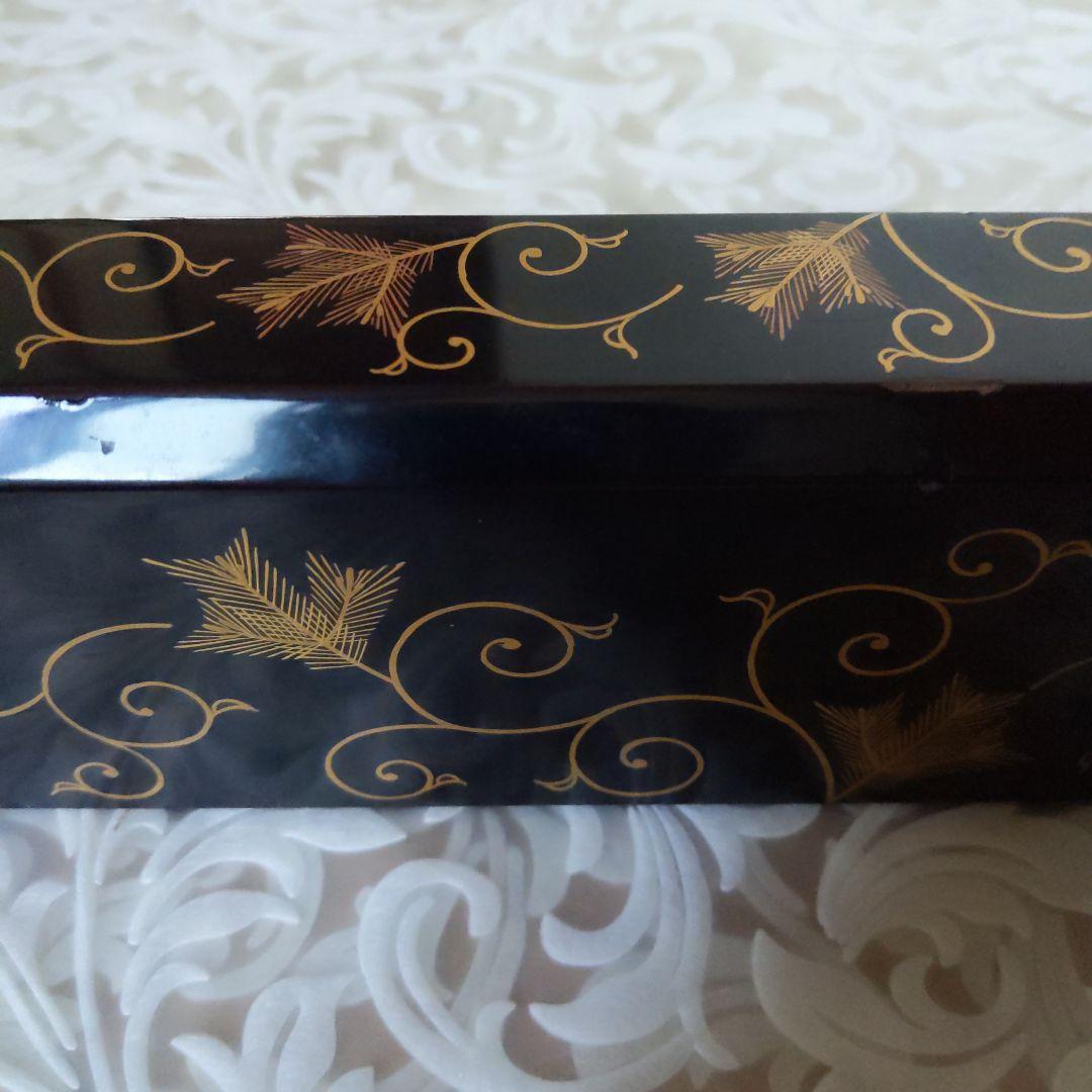 茶道具　炉縁　松唐草　蒔絵師︰西條一斉　表千家　裏千家　【匿名配送】