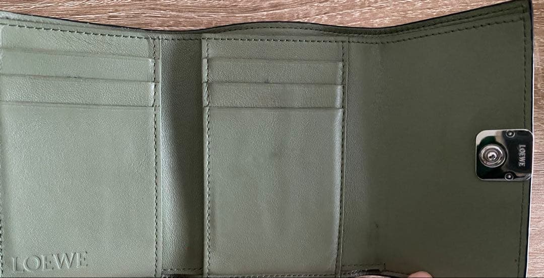 ロエベ　財布　アナグラムバーティカルウォレット　三つ折りローズマリー